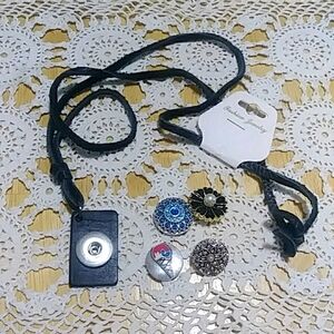 Snap Jewelry leather Necklace with 4 buttons, new item